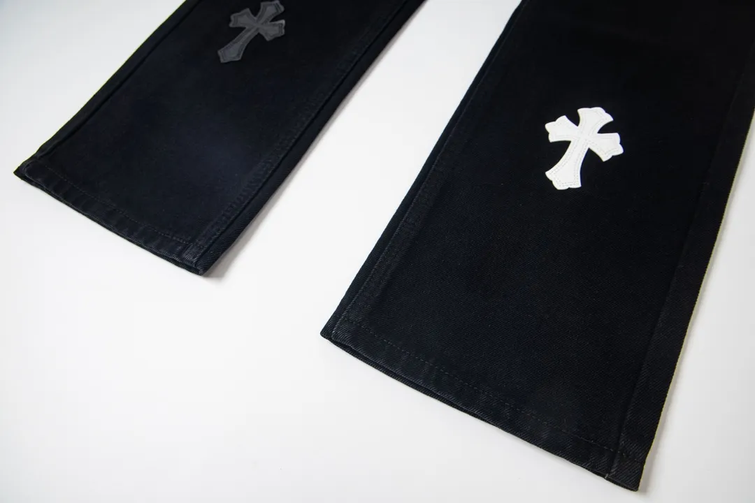 P270 model number Y847 Chrome Hearts & CH city limited series Sanskrit cross patch patchwork leather jeans require finished products to be washed and then disassembled and hand-stitched with sheepskin cross leather and then spliced ​​together to complete. The whole process is too complicated to explain. The texture can be seen in the hand, and it looks good. The styles with different washed textures are very friendly to people with thin legs and thick legs. The straight version is very flattering to the leg shape. The moderate length is timeless and can be matched easily and casually. It is the basic styling foundation for various styles and is a must-have in the wardrobe! The fabric is stiff but also makes the upper body soft without losing texture. The washing process is even more perfect. It is a must-have item for everyone! ! ! Washed wheat, hang tag, pants label, three labels are complete, the upper body effect is particularly stiff and stylish, super stylish, same style for men and women - Color: Size: 28 30 32 34